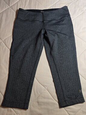 MPG Sport Gray Black Herringbone Pattern Performance Capri Leggings M